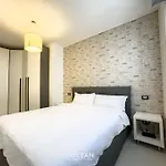Daire Goldensuitesitaly I 1 & Garage Privato Trento