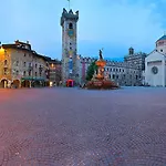 Goldensuitesitaly I 1 & Garage Privato * Trento