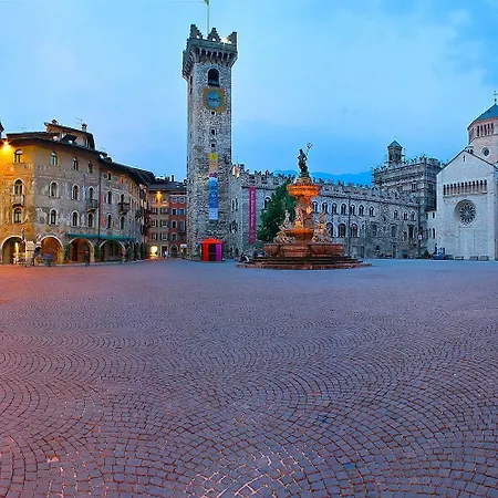 Goldensuitesitaly I 1 & Garage Privato * ترينتو